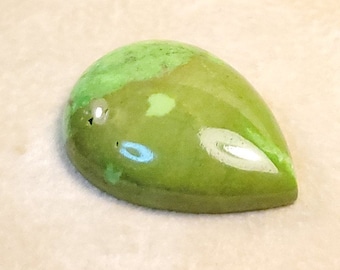 Cabochon sfuso con taglio a pera di Gaspeite da 25,8 ct