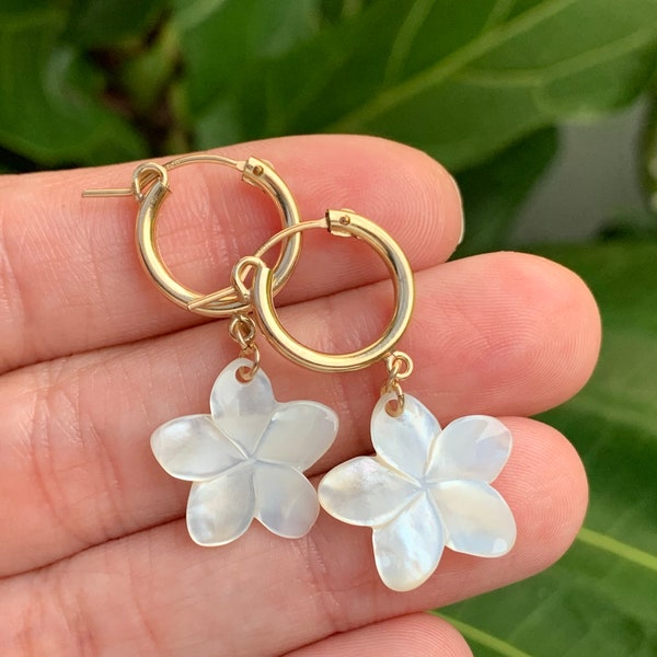 White Plumeria Flower Earrings, Huggie Hoop Earring, Birthday Gift for Plant Lover, Lightweight Hoop Earrings, Mother of Pearl Earrings