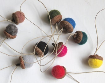 Multi-coloured felted acorns, Needle felt acorns, Wool ornaments, Christmas Holidays decor Natural wedding favor Small gift, woodland party