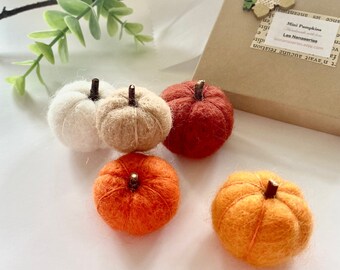 Felted pumpkin ornament - Mini pumpkin- Halloween decorations- Autumn Fall handmade- Natural decoration- tiny pumpkins- Baby shower decor