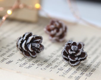 Winter Frosted mini pinecones, Mini Sugar Frosted Holiday Pinecones, miniature glittered pinecones, Snow covered cones, woodland decor