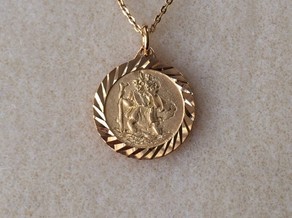 Saint Christopher Yellow Gold Oval Medal | MONDO CATTOLICO