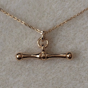 18ct Gold over Sterling Silver Dog Bone T Bar Pendant Necklace.
