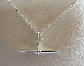 Sterling Silver T Bar Pendant & Chain Necklace.