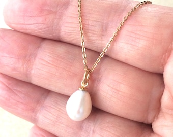 18ct Gold over Sterling Silver Freshwater Pearl Drop Pendant Necklace.