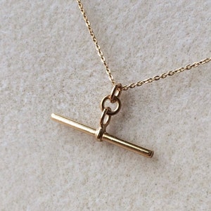18ct Gold over Sterling Silver T Bar Pendant Necklace.