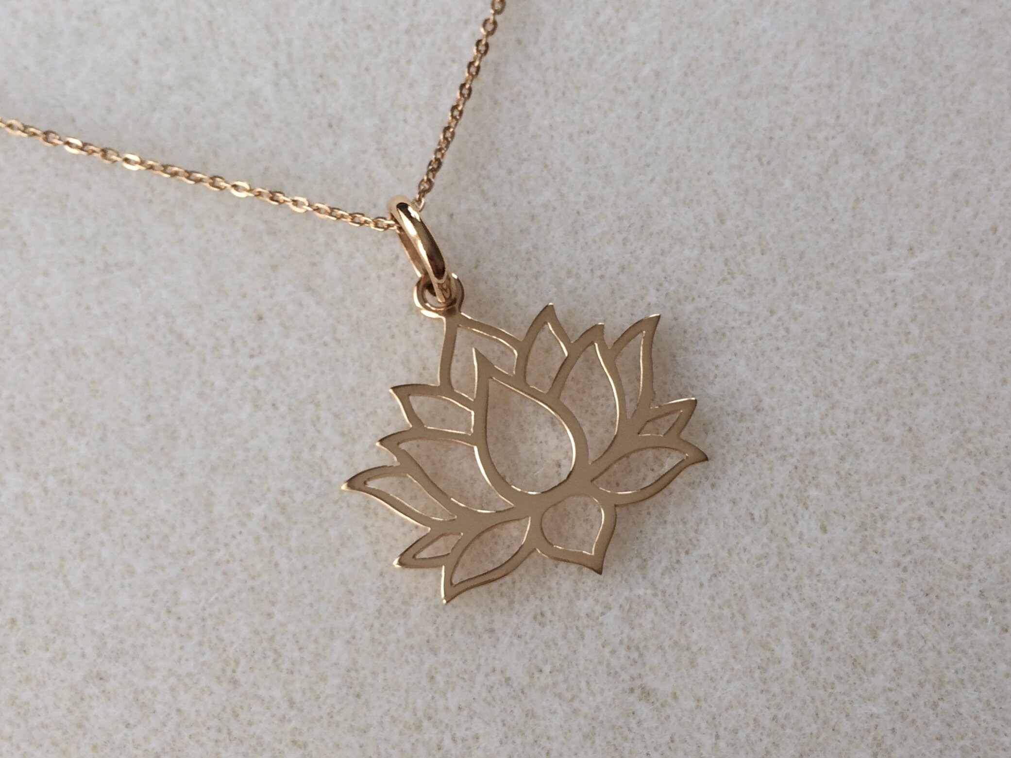 18ct Gold Over Sterling Silver Lotus Flower Pendant Necklace 18ct Gold Over Sterling Silver Lotus Flower Pendant Necklace