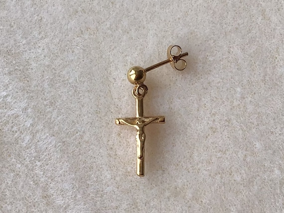 Sterling Silver Crucifix Cross Stud 
