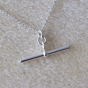 Sterling Silver T Bar Pendant Necklace.