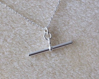 Sterling Silver T Bar Pendant Necklace.