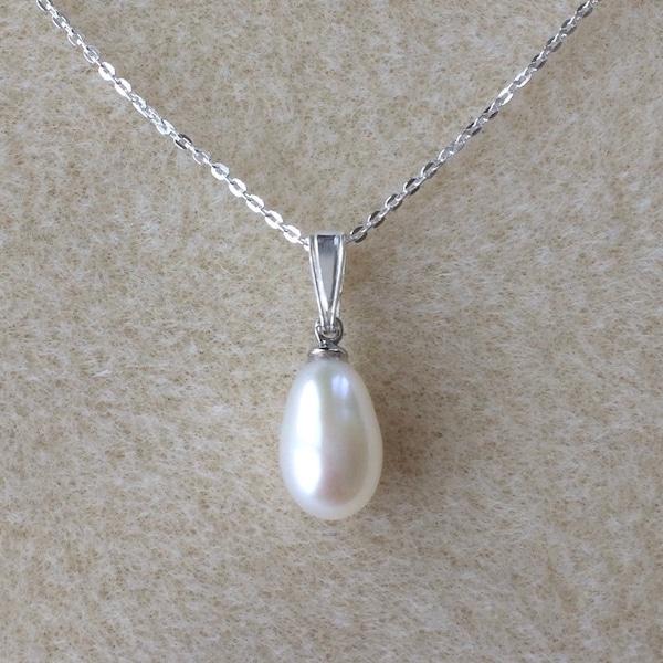 Sterling Silver Freshwater Pearl Pendant Necklace.