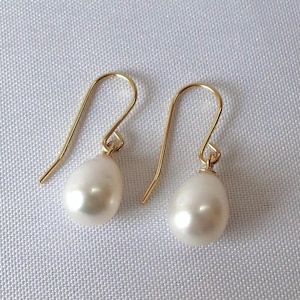14ct Gold Filled Freshwater Pearl Drop Earrings.