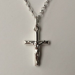 Sterling Silver Crucifix Cross Pendant Necklace.