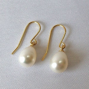 14ct Gold Filled Freshwater Pearl Drop Earrings.