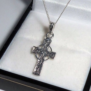 Sterling Silver Celtic Cross Pendant Necklace.