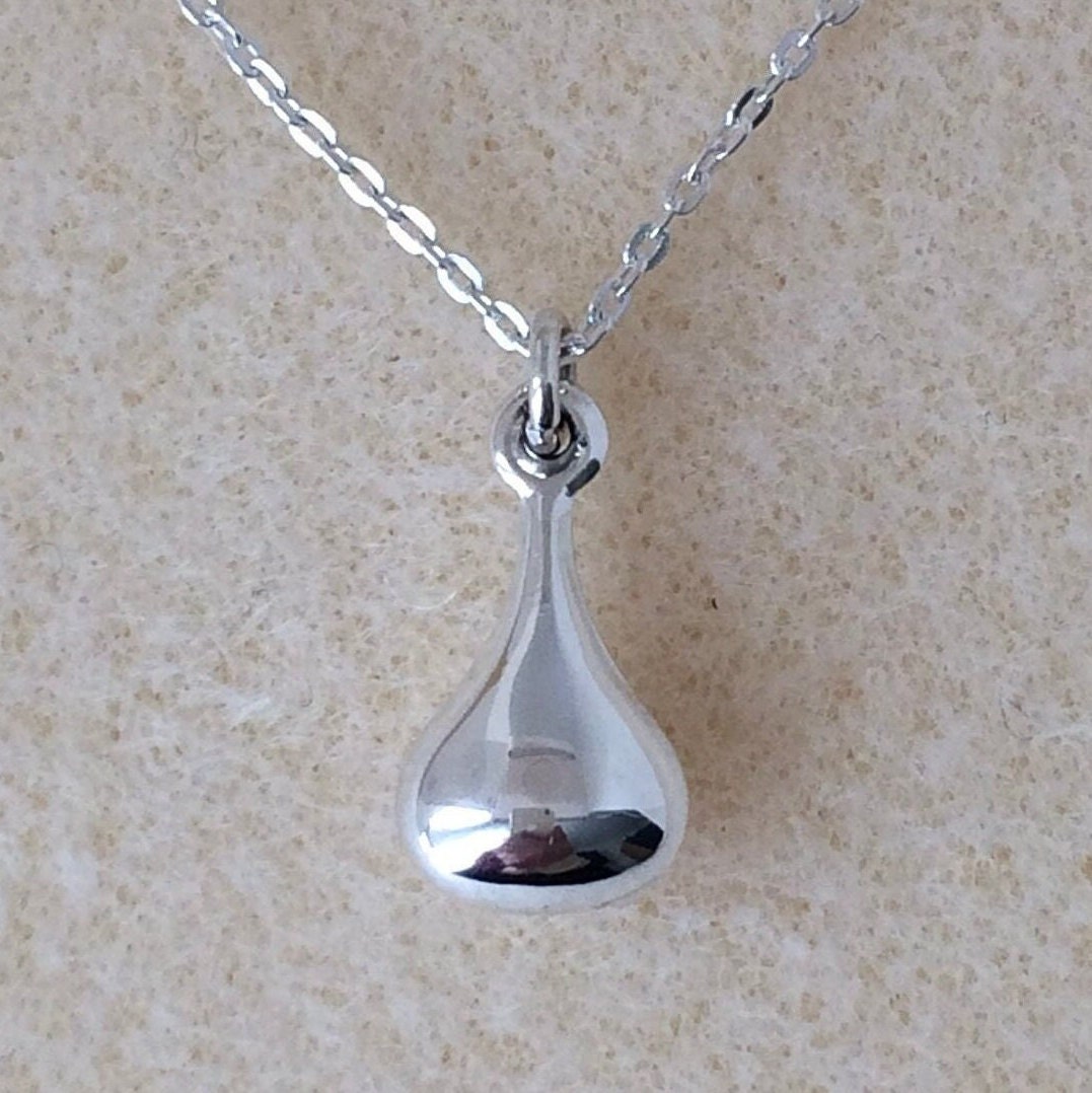 Sterling Silver Teardrop Pendant Necklace. - Etsy