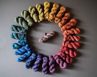 Het Kleurenwiel (Advent 2023) - set van 25 mini-bolletjes - op bestelling geverfd