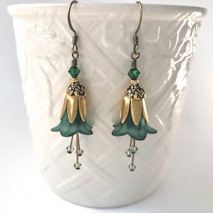 Green Flower Earrings, Mother&#39;s Day Gift for Her, Boho Statement Earrings for Women, Birthday Gift, Dangle Earrings
