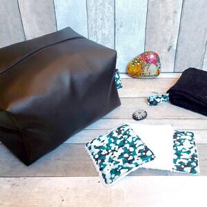Coffret cadeau homme simili cuir noir et tissu camouflage bleu, trousse de toilette noire homme, trousse artisanale homme