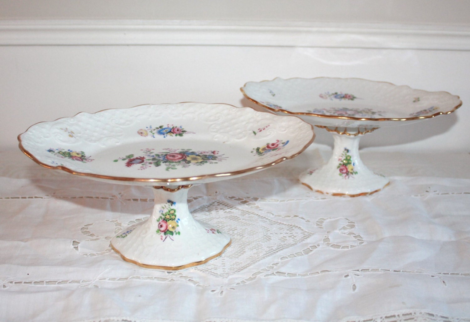 Stands de Gâteaux Luxe, Paires Porcelaine Antique, Stands Rares, Fin Des Années 1800, Français, Mari