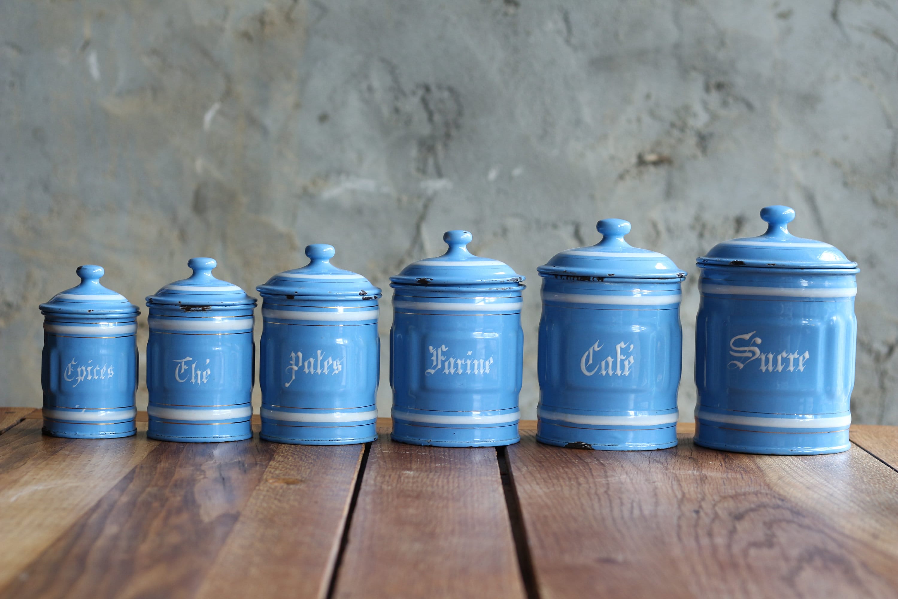 Six Bidons En Émail,