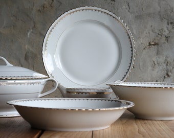 5 plats de service, service de vaisselle français, porcelaine française, assiettes en or blanc, table parisienne, vaisselle de dîner, vaisselle ancienne