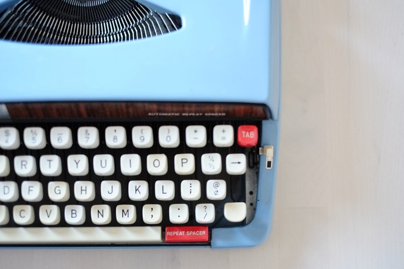 with Original Case and English Layout Brother Typewriter Vintage Webster XL-747 Blue TypeWriter