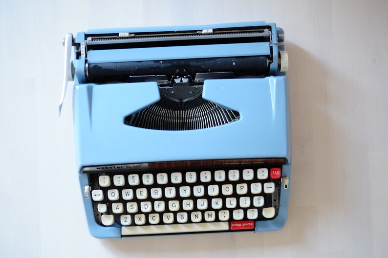 with Original Case and English Layout Brother Typewriter Vintage Webster XL-747 Blue TypeWriter
