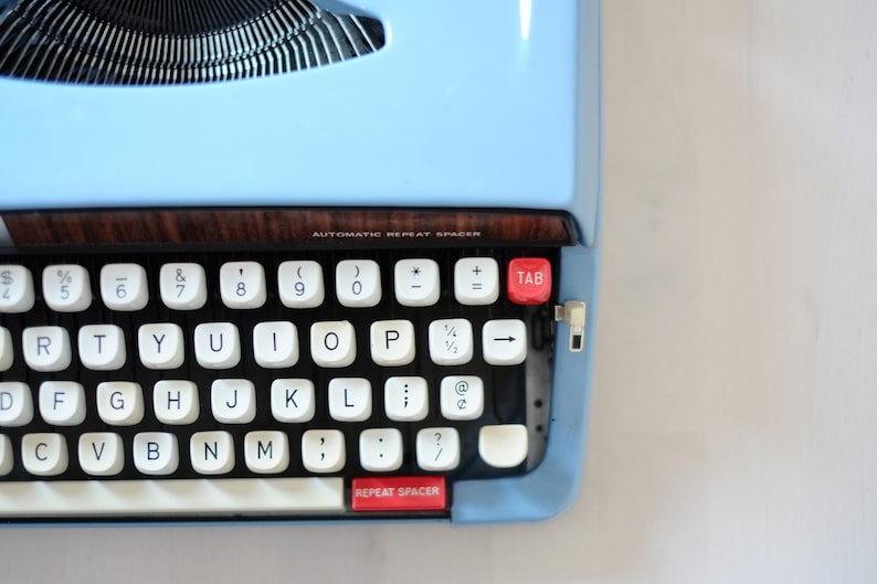 with Original Case and English Layout Brother Typewriter Vintage Webster XL-747 Blue TypeWriter