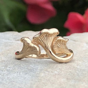 Mushroom Ring, Bronze Gold Chanterelle Mushroom Ring, Mushroom Jewelry, Fungi Ring, Fungi Jewelry, Forest Ring