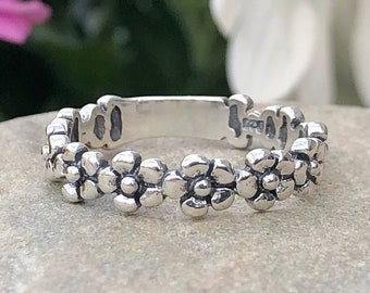 Sterling Silver Flower Ring, Silver Flower Band, Floral Ring, Floral Eternity Band, Daisy Ring, Eternity Ring, Flower Ring, Stackable Ring