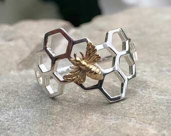 Honeycomb Bee Ring, Honeycomb Ring with Bee, Silver Bee Ring, Honeycomb Ring Jewelry, Honey Bee Ring, Beehive Ring, Bee and Honeycomb Ring