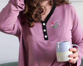 Personalisierte Bambus Pyjama Set: Gesticktes Geburtsblumen Geschenk