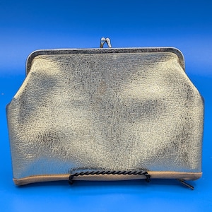 Cartera de mano dorada vintage de los años 60 / Compartimento secreto con cremallera / Bolso de noche metálico retro / Accesorio formal de mediados de siglo