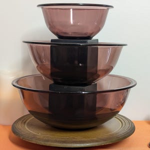 Vintage Cranberry PYREX Mixing Bowls Set of 3 | Smooth Glass Nesting Bowls 326 4L, 325 2.5L, 322 1L | Retro Kitchen Glassware & Bakeware