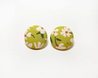 Green fabric earrings with flowers, handmade floral post earrings, fabric covered stud earrings 22mm, small boho jewelry for flower lovers