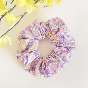 Purple floral scrunchie for women, handmade boho scrunchies with yellow flowers, ponytail holder, wedding favors maid of honor bridesmaid