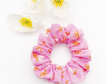 Pink floral scrunchie for women, floral scrunchie hair tie, scrunchie with white flowers, bun ponytail holder, teen girl hair accessories