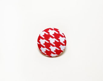 Red houndstooth fabric lapel pin, handmade check plaid buttonhole pin, fabric covered pin 22mm, mens suit accessories, gift ideas for him