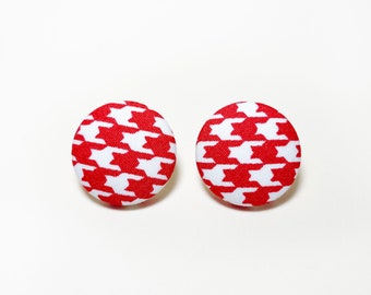 Red houndstooth fabric earrings, handmade plaid post earrings, fabric covered stud earrings 22mm, everyday jewelry, gifts for her, workwear