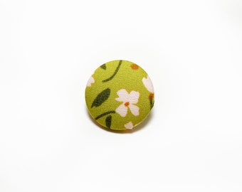 Green fabric lapel pin with flowers, handmade floral buttonhole pin, fabric covered pin 22mm, mens suit accessories, gift ideas for him