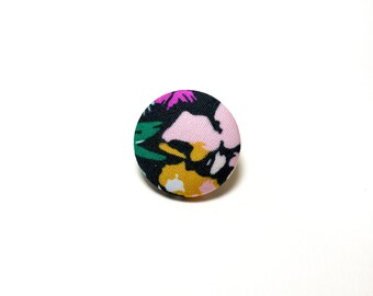 Black fabric lapel pin with flowers, handmade floral buttonhole pin, fabric covered pin 22mm, mens suit accessories, gift ideas for him