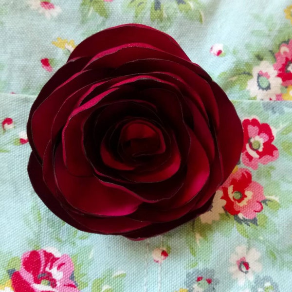 Broche rose bordeaux Broche fleur bordeaux Broche mère de la mariée Broche de mariage bordeaux Fleur de mariée bordeaux demoiselle d'honneur bordeaux rouge foncé