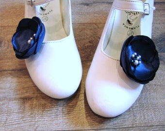 Chaussures bleu marine fleurs Accessoire chaussures bleu Pinces à chaussures de mariée fleur Pinces à chaussures mariage bleu marine Quelque chose d'accessoire demoiselle d'honneur