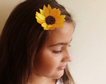 Sunflower hair pin Bridal Sunflower facsinator Summer Wedding Sunflower Bridesmaid barrettes Flower girl Sunflower hair clips Sunflower pin