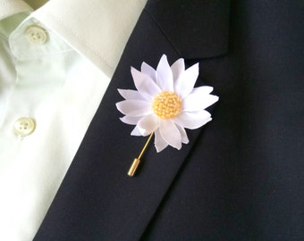 Daisy lapel pin Daisy Boutonnière Groomsman lapel pin Men&#39;s Daisy pin Groom lapel pin Daisy wedding pin Rustic men&#39;s accessory Daisy
