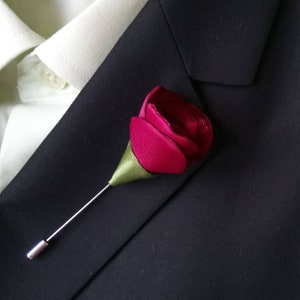 Burgundy rose Boutonnière Wine red Rose lapel pin Burgundy Boutonnière Groomsman lapel pin Deep red flower Boutonnière rose