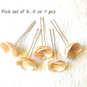 Champagne hair pins Tiny Champagne hair flowers Bridal Champagne pins Bridesmaids Champagne Barrettes Flower Girl Champagne flowers clips
