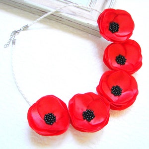 Poppy necklace bridal statement necklace Flower bridal collier Gift for her Poppy lover gift Red flower necklace wedding