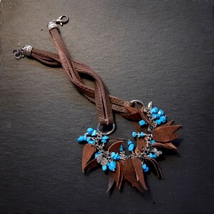 Bracelets de cheville uniques en turquoise et en cuir, Bracelets de cheville en fleurs de cerisier, Bracelets de cheville en cuir de feuilles, Bracelets de cheville pour femme, Bijoux de pied, Bracelets de cheville à breloques